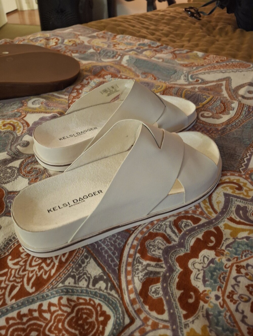 Kelsi Dagger White Crisscross Platform Slide Sandals. White - Picture 4 of 5